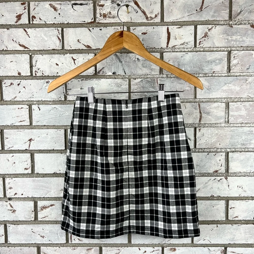 Brandy Melville | Black and White Plaid Mini Skirt - Picture 6 of 9